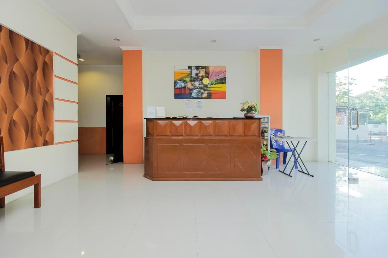 Hotel Reddoorz Near Jalan Jendral Sudirman Manado Esterno foto