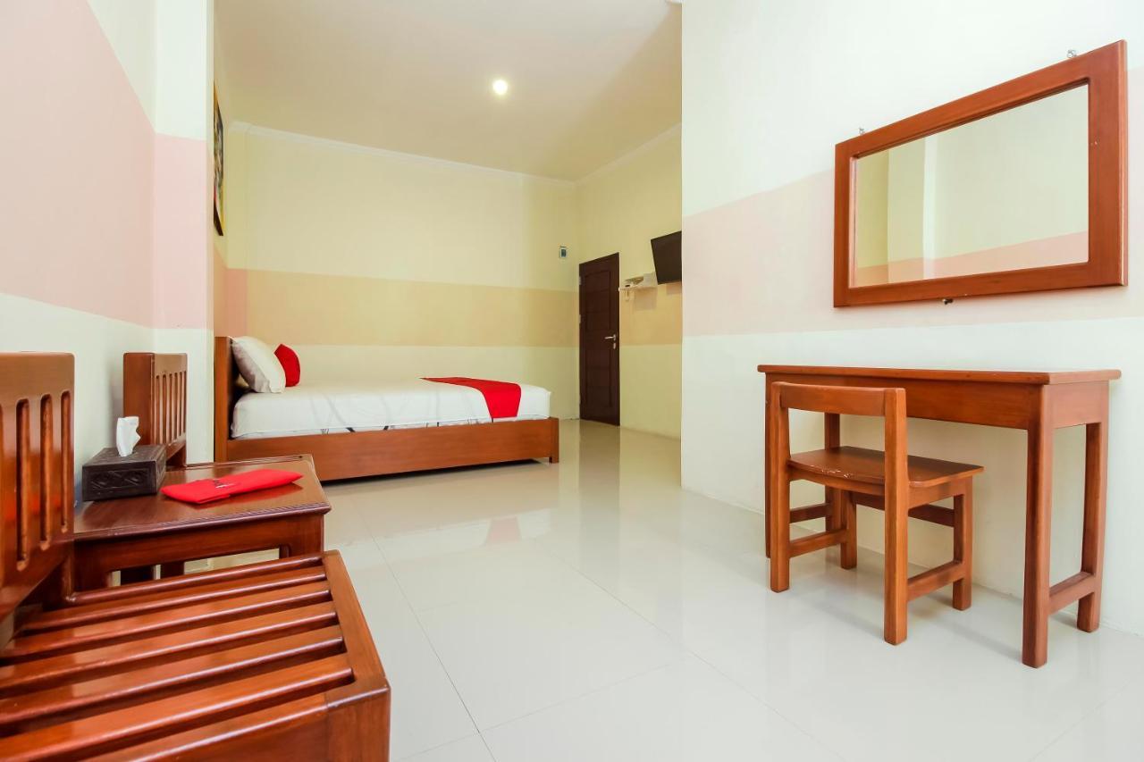Hotel Reddoorz Near Jalan Jendral Sudirman Manado Esterno foto