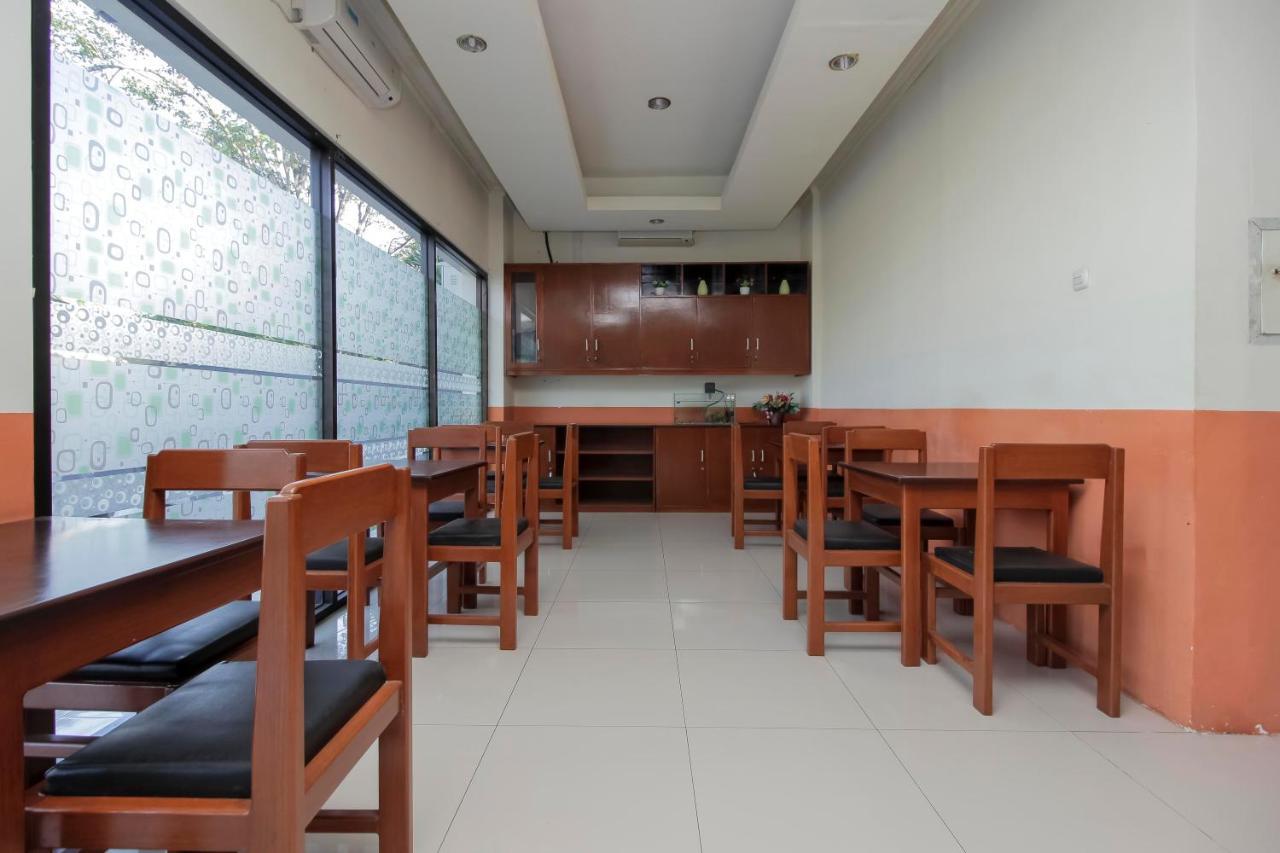 Hotel Reddoorz Near Jalan Jendral Sudirman Manado Esterno foto