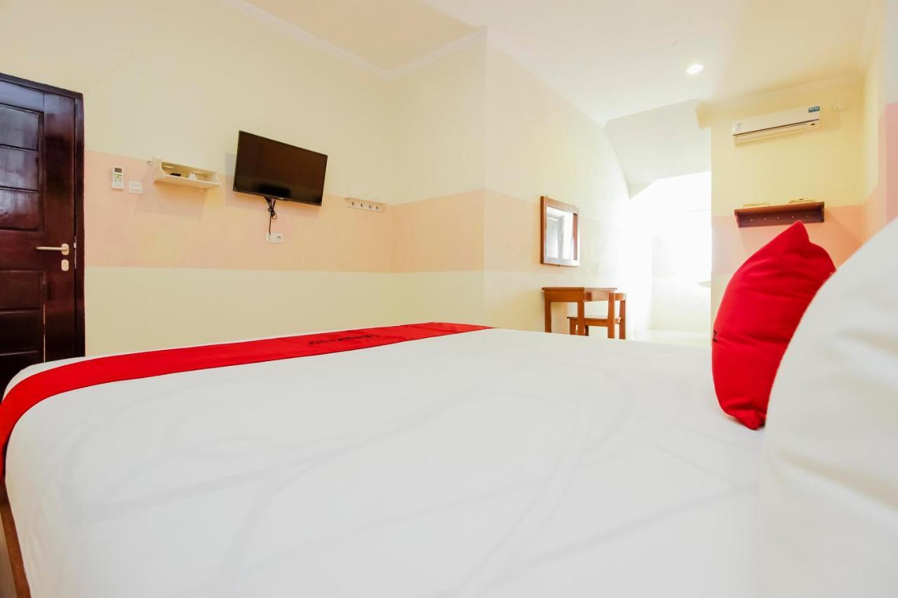 Hotel Reddoorz Near Jalan Jendral Sudirman Manado Esterno foto