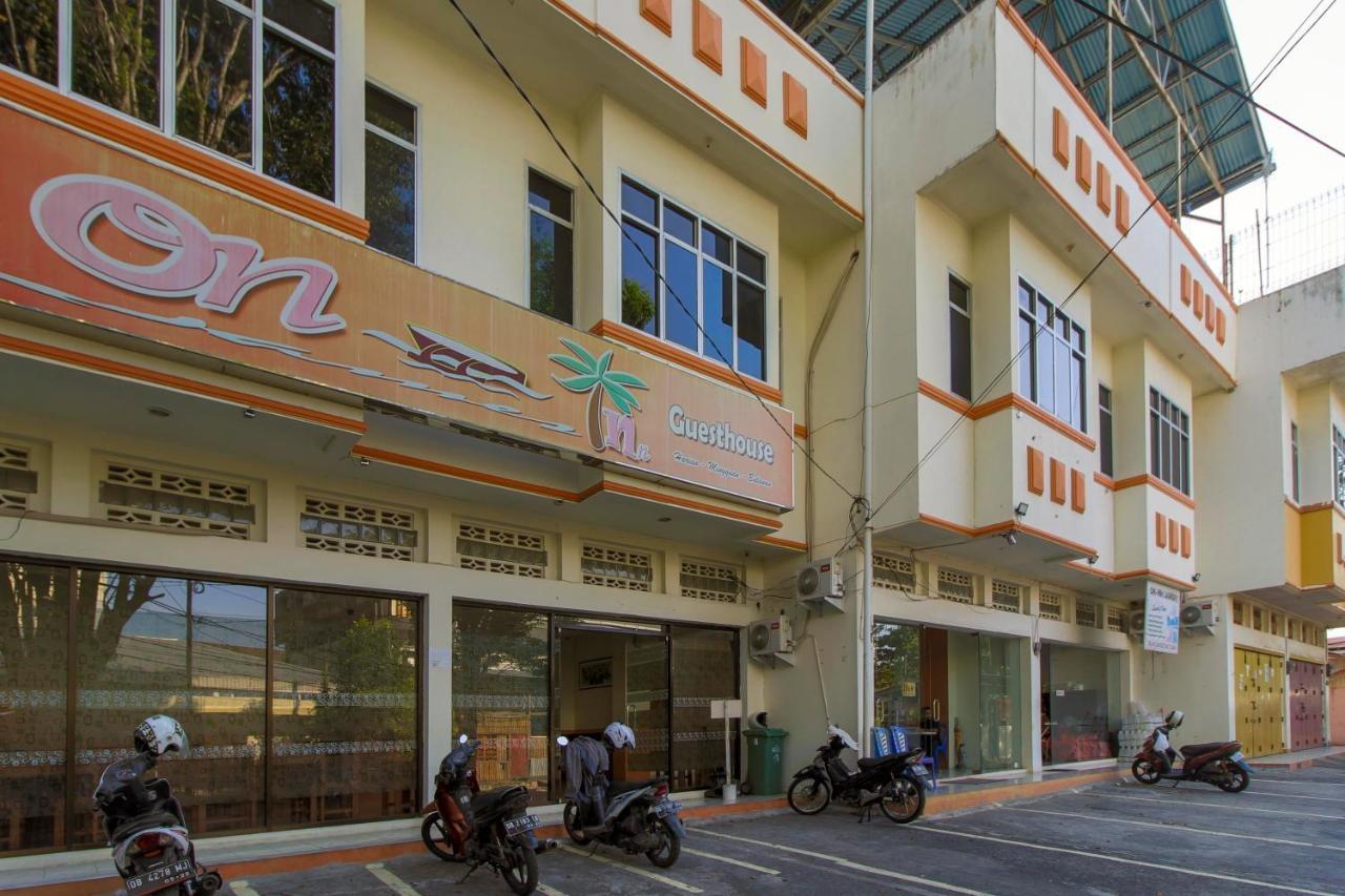 Hotel Reddoorz Near Jalan Jendral Sudirman Manado Esterno foto