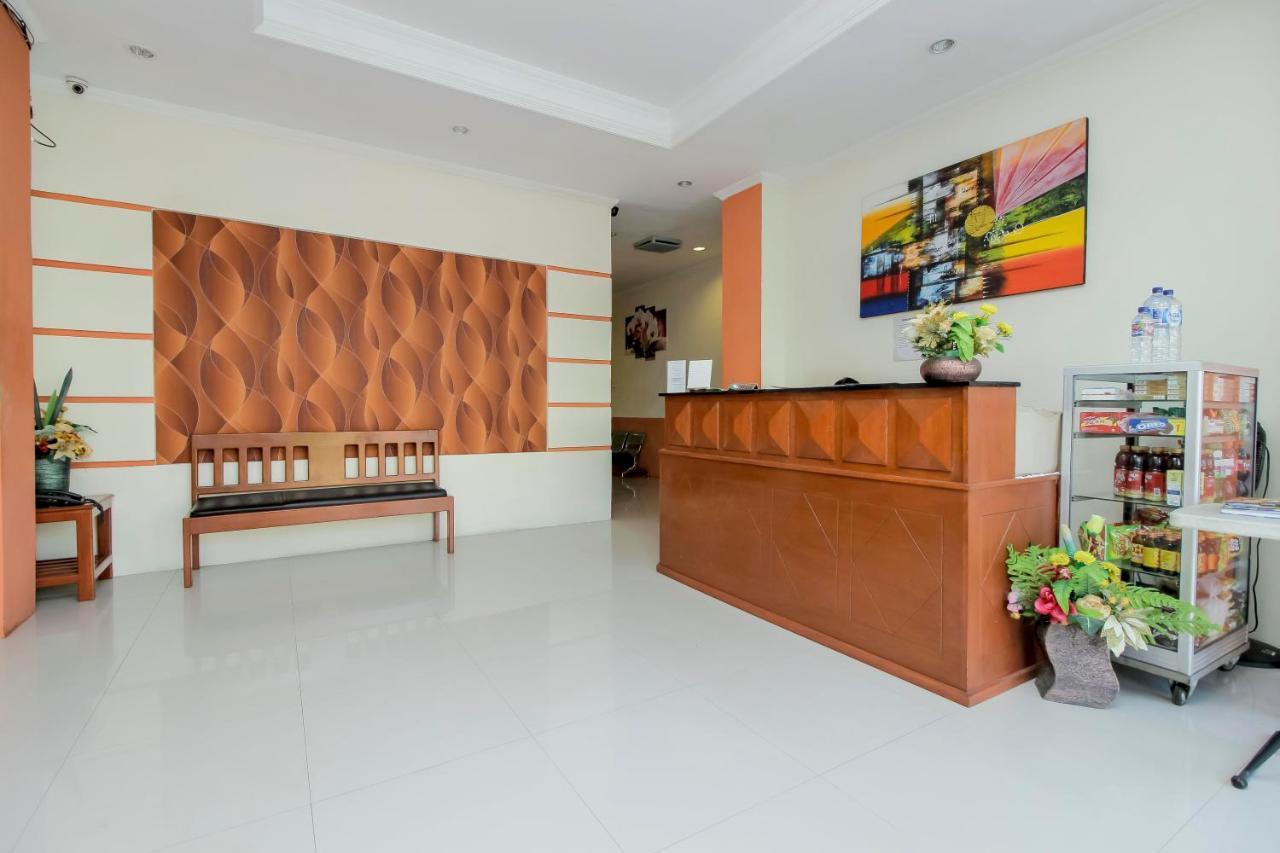 Hotel Reddoorz Near Jalan Jendral Sudirman Manado Esterno foto