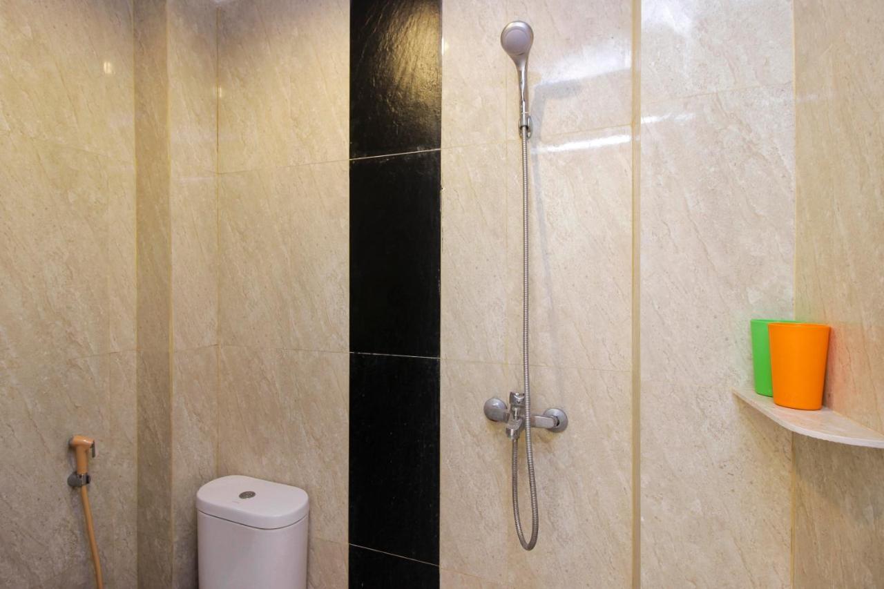 Hotel Reddoorz Near Jalan Jendral Sudirman Manado Esterno foto
