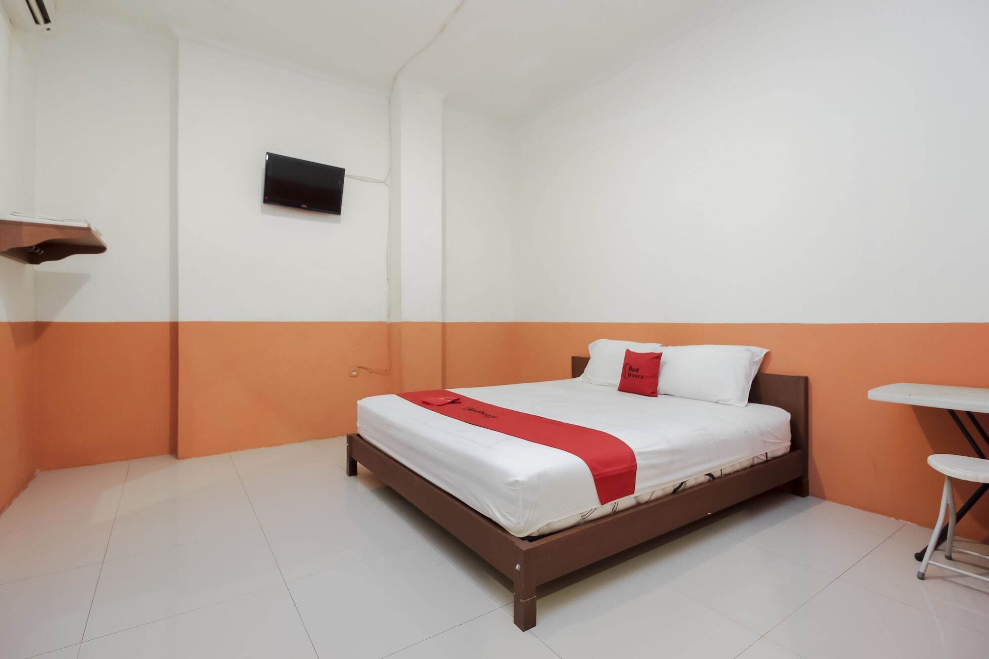 Hotel Reddoorz Near Jalan Jendral Sudirman Manado Esterno foto