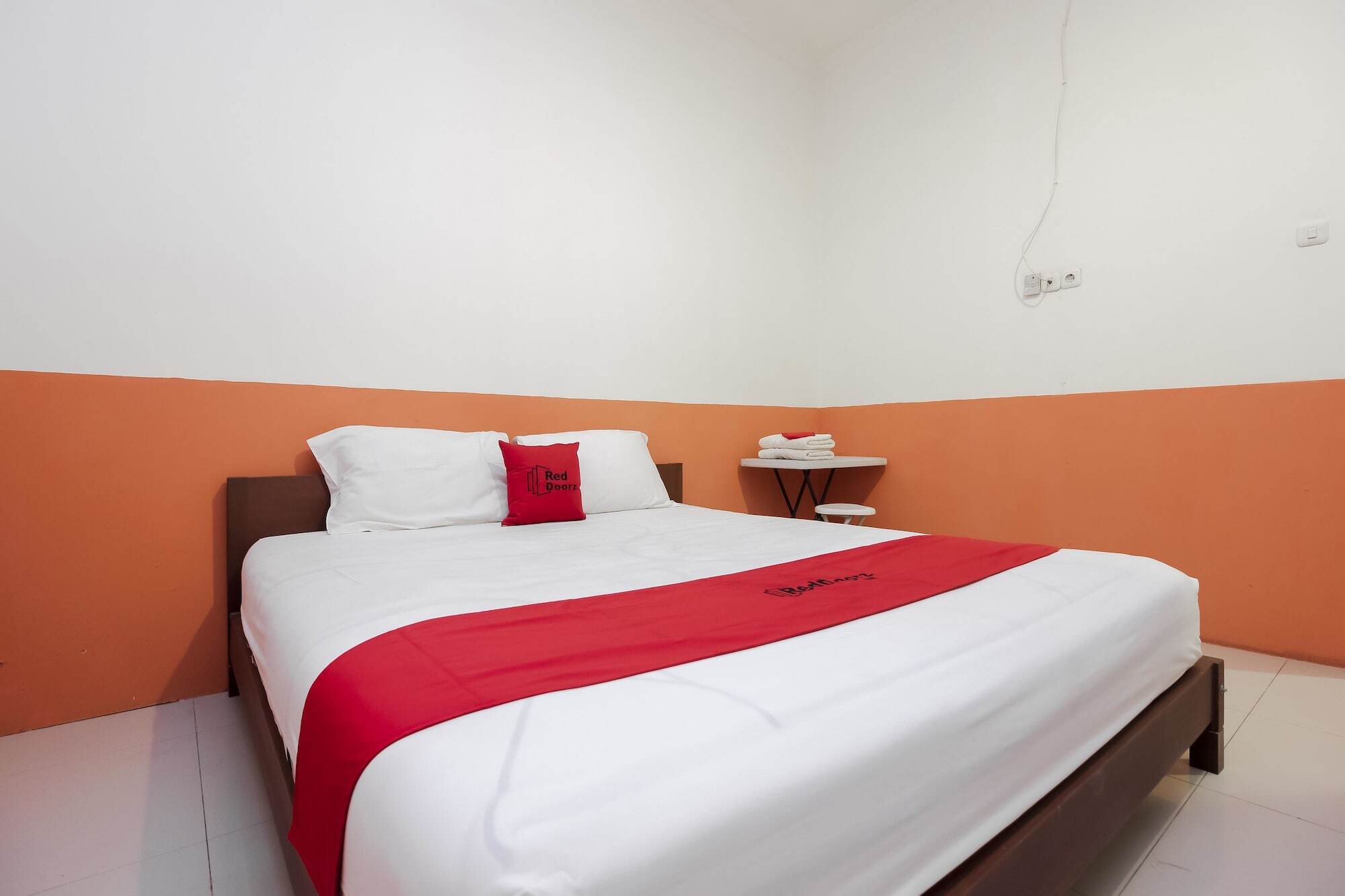 Hotel Reddoorz Near Jalan Jendral Sudirman Manado Esterno foto